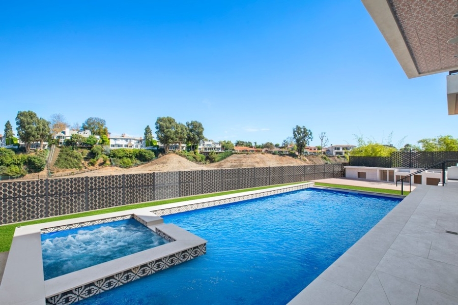 New Development Andreas Elsenhans Luxury Real Estate in Los Angeles